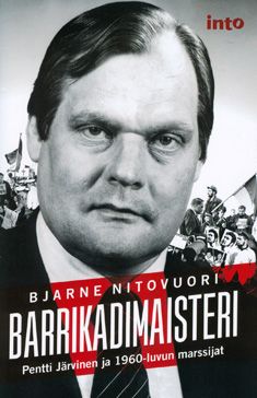 Kirjailijan Bjarne Nitovuori käytetty kirja Barrikadimaisteri : Pentti Järvinen ja 1960-luvun marssijat