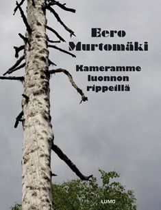 Kirjailijan Eero Murtomäki käytetty kirja Kameramme luonnon rippeillä (signeerattu)