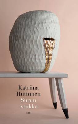 Kirjailijan Katriina Huttunen käytetty kirja Surun istukka
