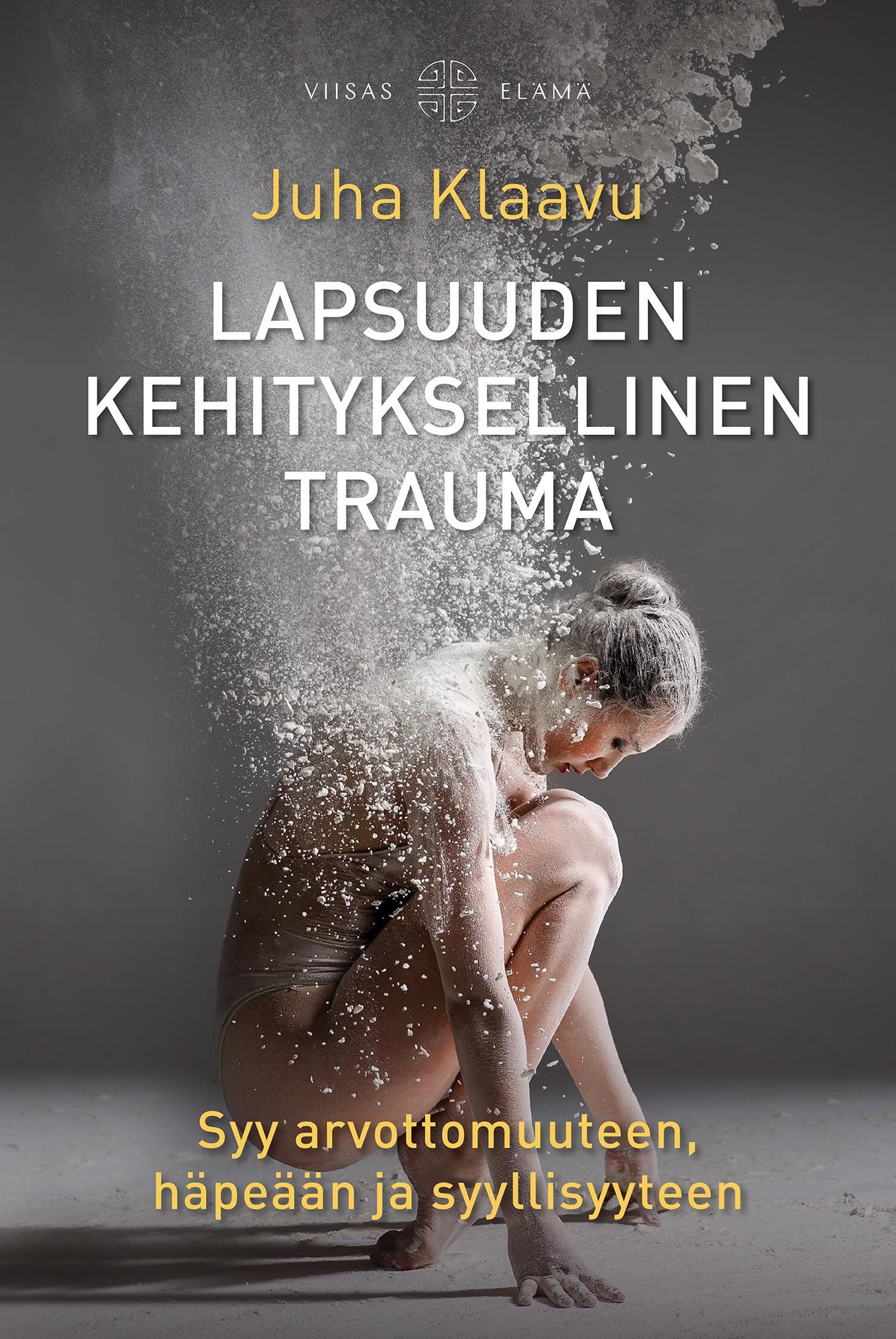 Kirjailijan Juha Klaavu käytetty kirja Lapsuuden kehityksellinen trauma : Syy arvottomuuteen, häpeään ja syyllisyyteen