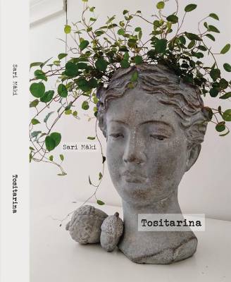 Kirjailijan Sari Mäki käytetty kirja Tositarina