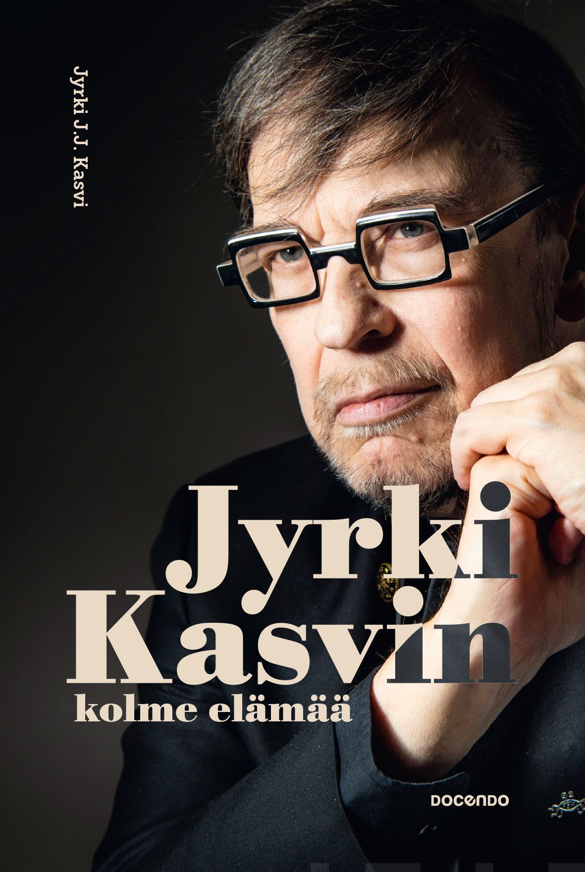 Kirjailijan Jyrki J. J. Kasvi uusi kirja Jyrki Kasvin kolme elämää (ERINOMAINEN)