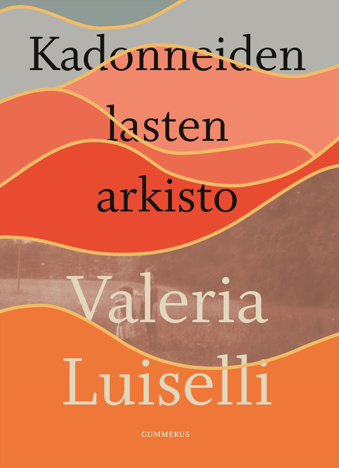 Kirjailijan Valeria Luiselli käytetty kirja Kadonneiden lasten arkisto